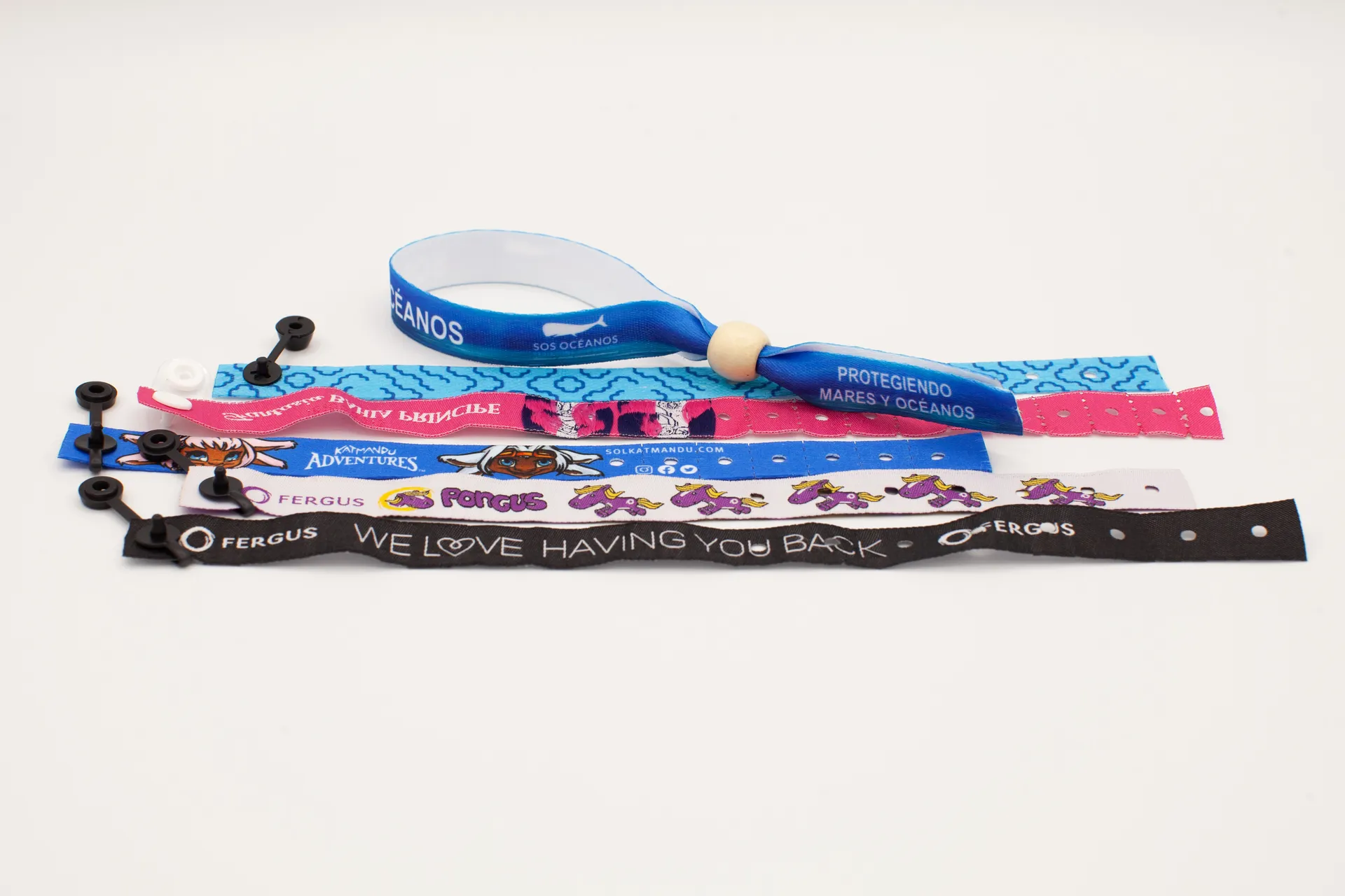 Pulsera de Tela con Broche 11