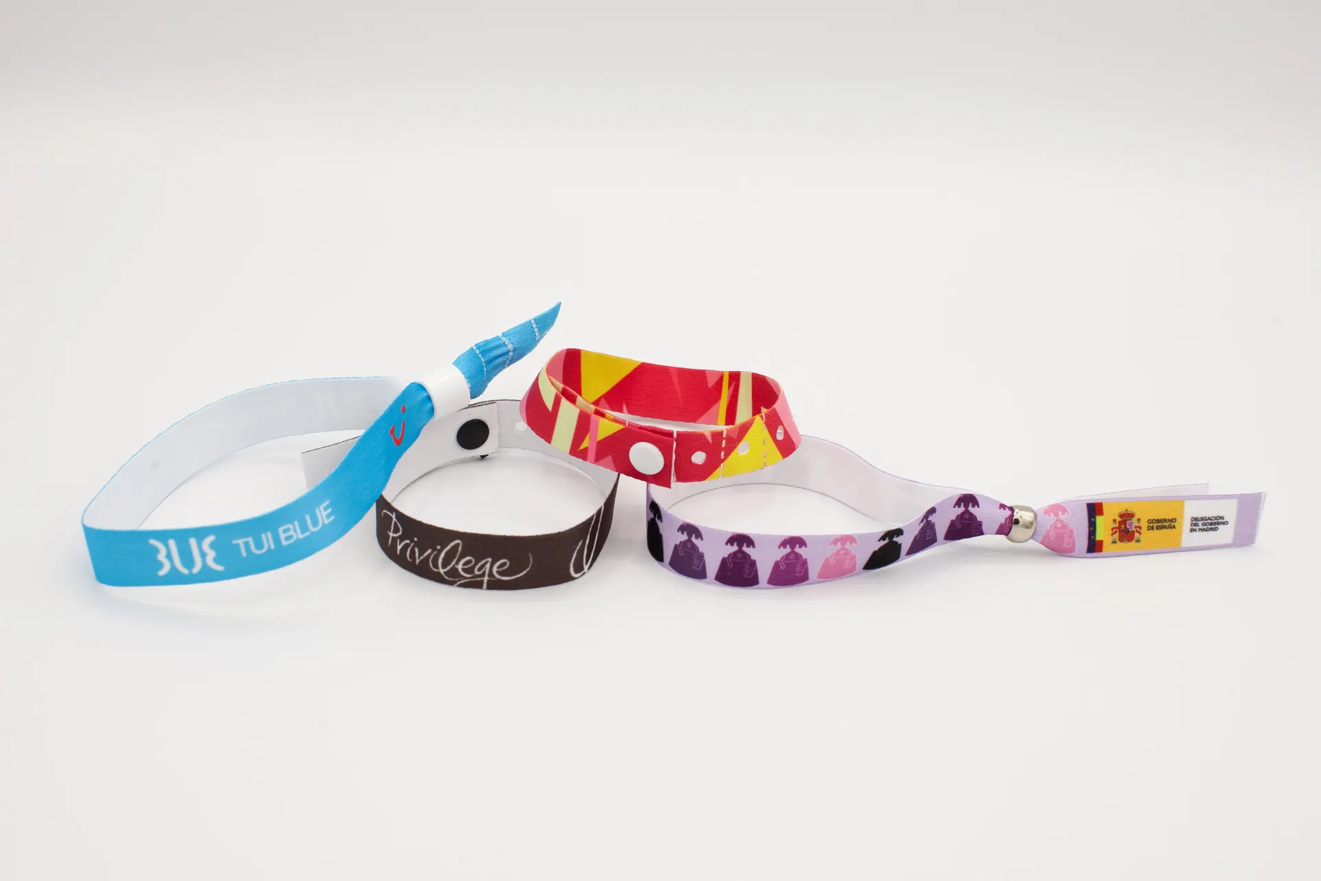 Pulsera de Tela con Broche 12